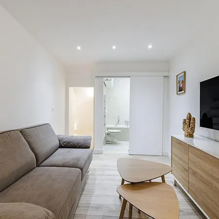 公寓 Charming 3-room Old 昂蒂布