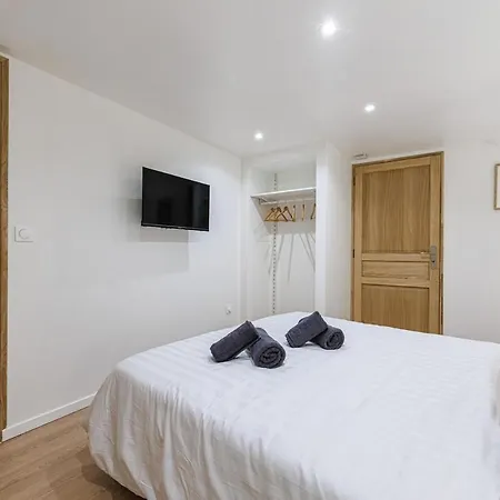 Charming 3-room Old Apartment